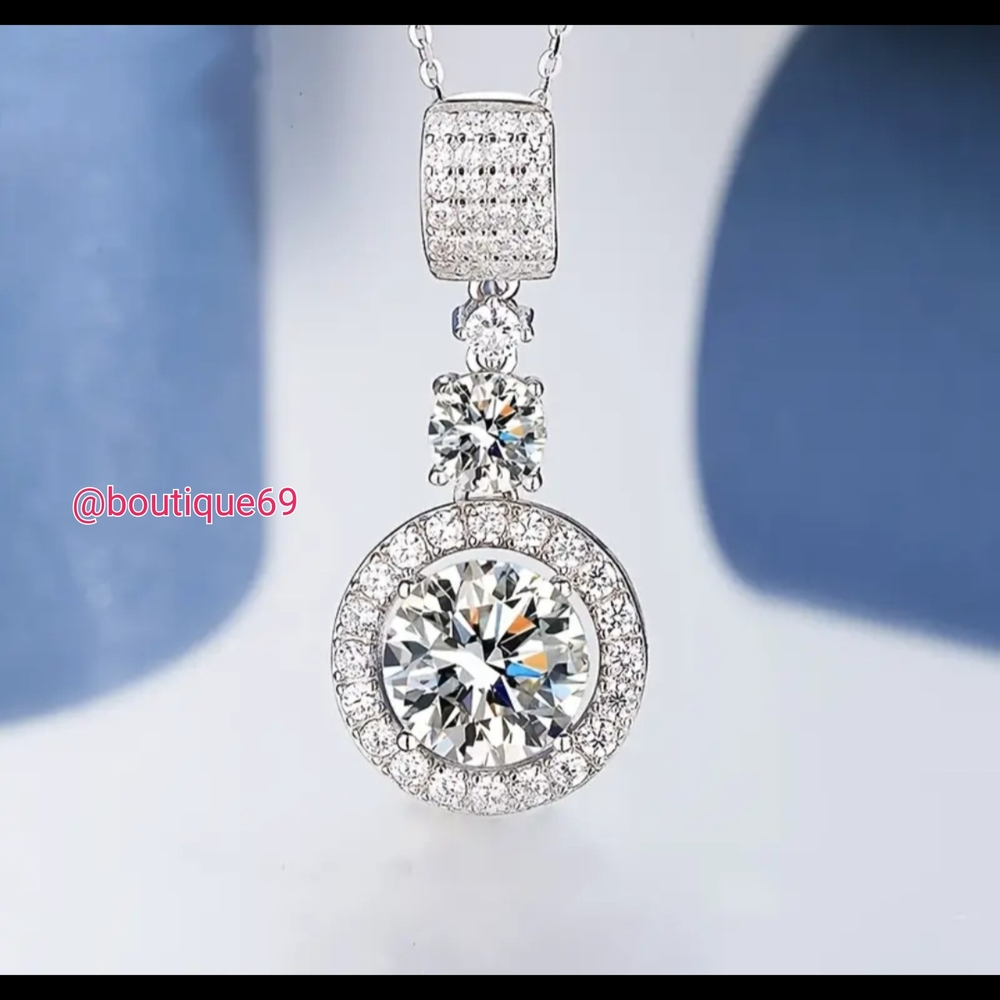NEW 6ct Silver Halo Pendant Necklace with Sparkling Stones